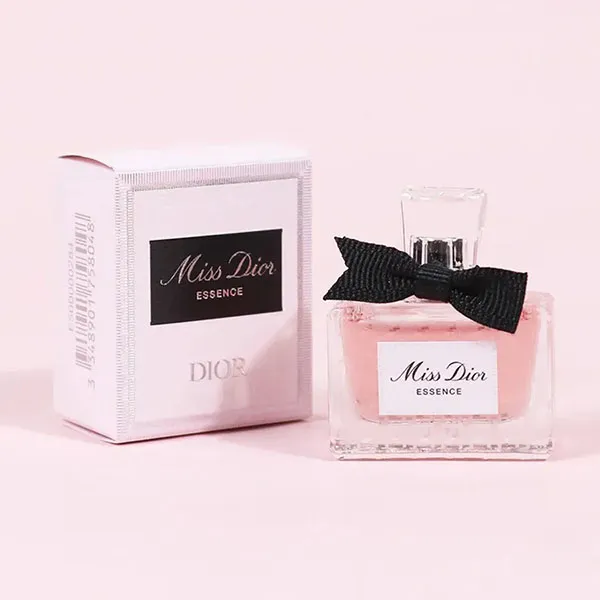 Set Nước Hoa Và Son Dior Star Pouch Holiday (4 Món)