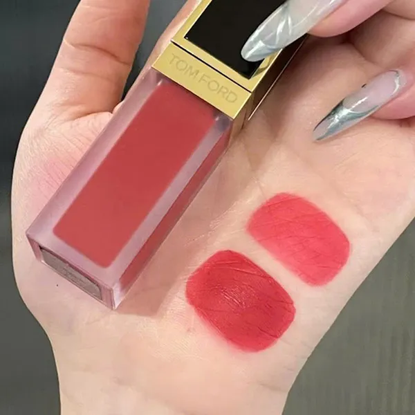 Son Kem Tom Ford TF Liquid Matte Luxe 129 Carnal Red Màu Đỏ Tươi Cuốn Hút