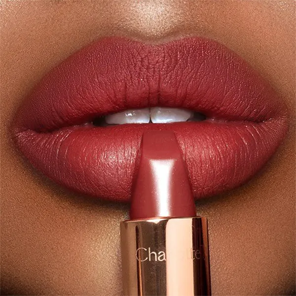 Son Lì Charlotte Tibury Matte Revolution Lipstick Walk Of No Shame Màu Đỏ Đất 1.1g