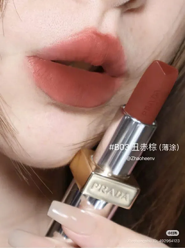 Son Prada Monochrome Hyper Matte Lipstick B03 Mahogany Màu Đỏ Nâu Đất 3.8g