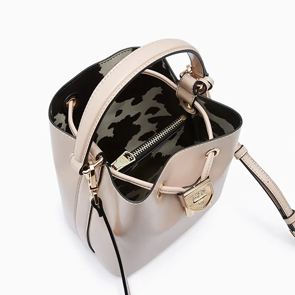 Túi Đeo Vai Nữ Lyn Re-Edit Carina Mustang Bucket Bag Light Beige L26CBWA106 Màu Be