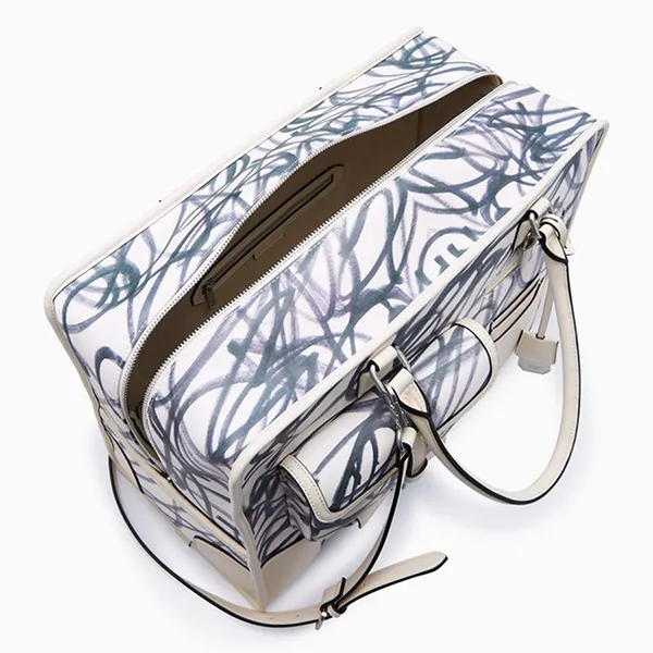 Túi Xách Tay Lyn Signature Tueslove Xl Tote Bag L26CBWA195 Ivory Màu Trắng Họa Tiết