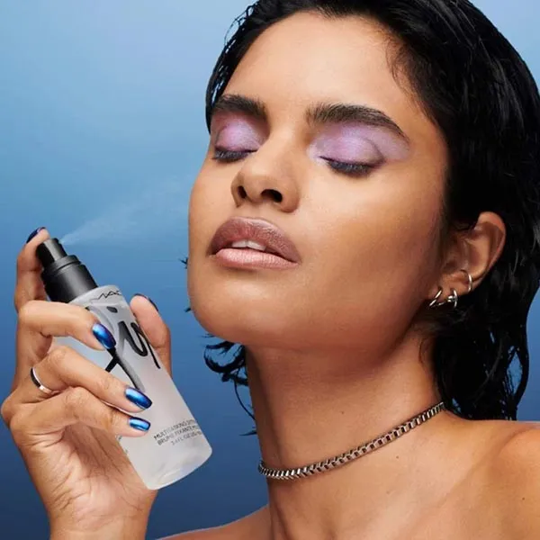 Xịt Khóa Nền Hỗ Trợ Dưỡng Ẩm MAC Fix+ Alcohol-Free Multitasking Setting Spray 100ml