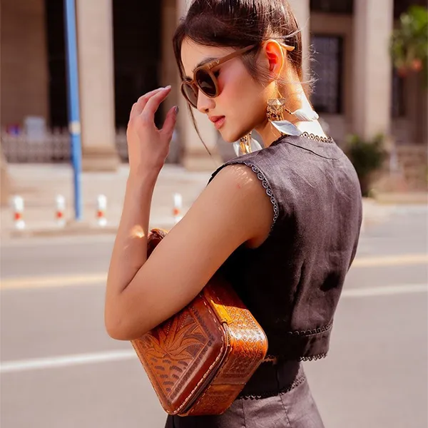 Áo Kiểu Nữ F2 Fashion & Freedom Fall Muse Black Linen Blouse AK513-D-S-0422 Màu Đen Size S