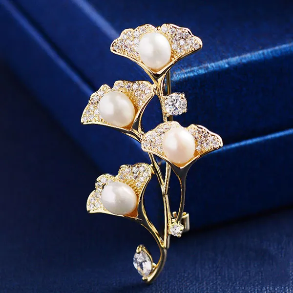 Cài Áo Nữ Meri Ginkgo Pearl BR976 Màu Vàng