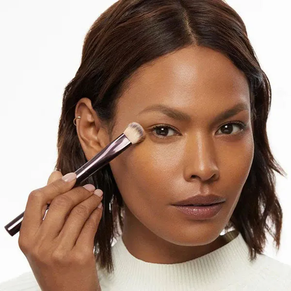 Cọ Trang Điểm Che Khuyết Điểm Hourglass Vanish Seamless Finish Concealer Brush Màu Nâu