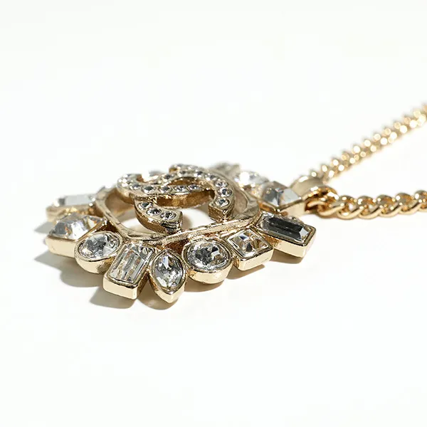 Dây Chuyền Nữ Chanel Necklace Aba245 B10373 Women's Rhinestone Chain Pendant With Coco Mark Cc Logo Accessory NM084 Màu Vàng
