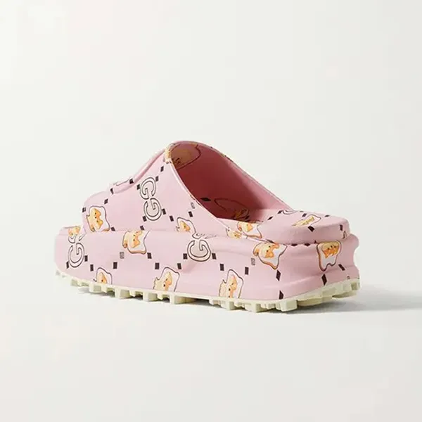 Dép Nữ Gucci Angela Nguyen Embossed Printed Rubber Platform Slides 737926 JAAC6 6810 Màu Hồng Size 36