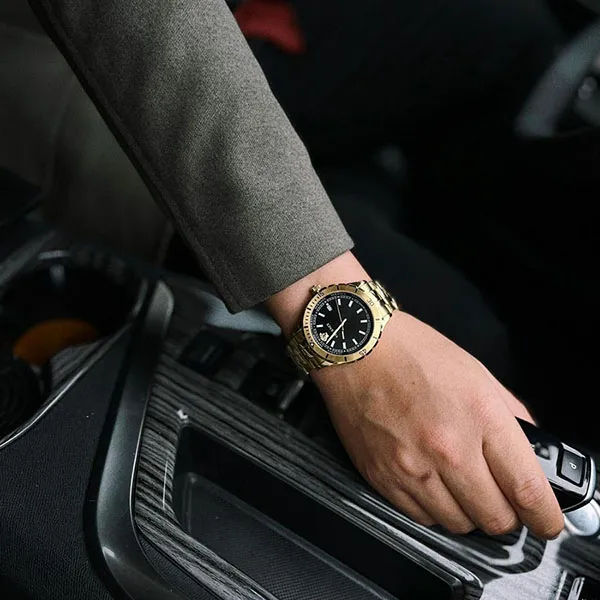 Đồng Hồ Nam Versace Hellenyium VE3A00820 Quartz Gold Màu Vàng/ Đen