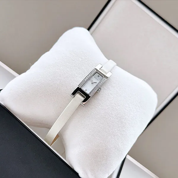 Đồng Hồ Nữ Gucci 3900L Ladies Watch Màu Bạc