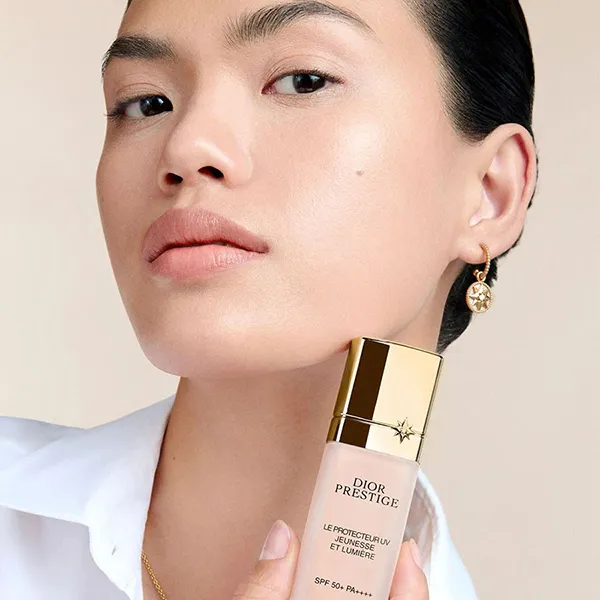 Kem Chống Nắng Dior Prestige Le Protecteur UV Jeunesse et Lumière SPF50+ PA++++ Tone Glow 30ml