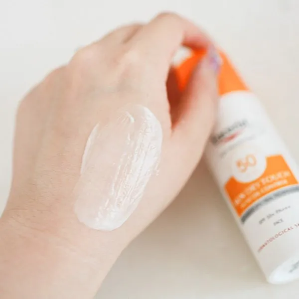 Kem Chống Nắng Eucerin Sun Dry Touch Acne Oil Control SPF 50+/PA++++ 50ml