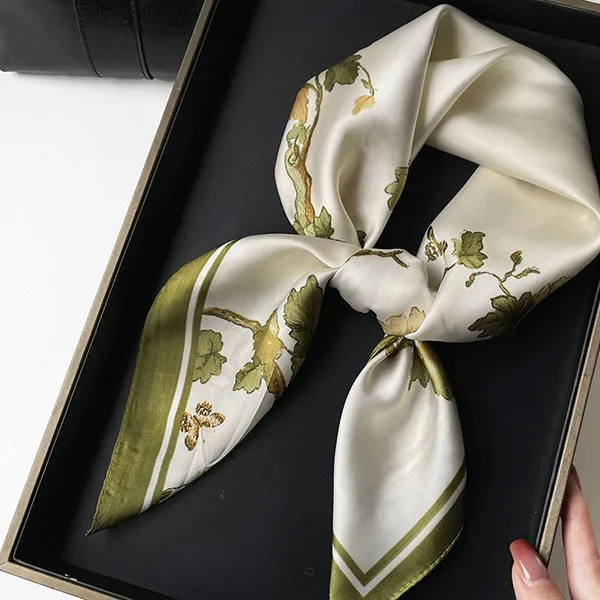 Khăn Choàng Nữ Meri Drunken Vine SC78 Màu Trắng Xanh