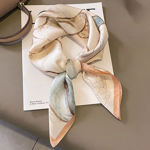 Khăn Choàng Nữ Meri Romantic Camellia SC33 Màu Be Nâu