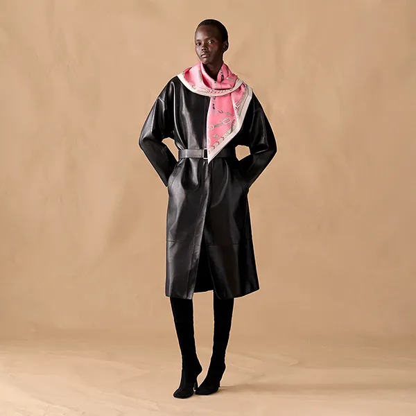 Khăn Lụa Nữ Hermès Les Chevaux Dechaines Scarf 90x90cm Rose Bonbon Acier Anthracite H004096S 09 Màu Hồng