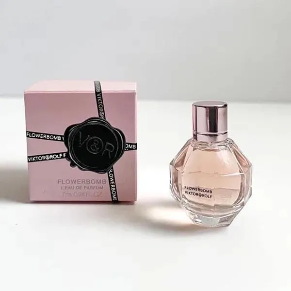 Nước Hoa Nữ Yves Saint Laurent YSL Libre EDP 7.5ml + Viktor & Rolf Flowerbomb L'Eau De Parfum 7ml (Kèm Túi)