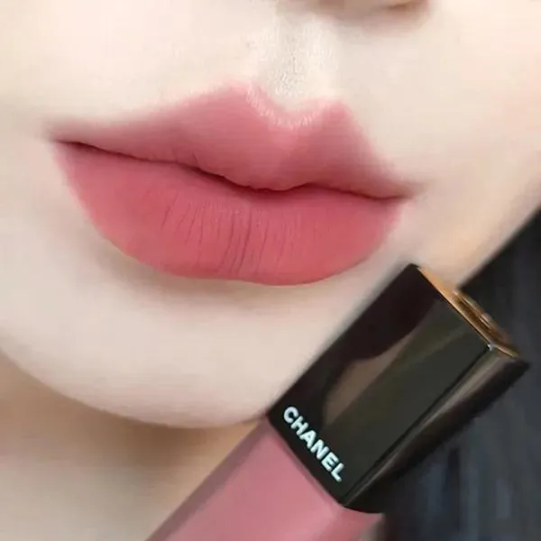 Son Kem Chanel Rouge Allure Liquid Velvet Màu 242 Saisissante Hồng Gỗ 6ml