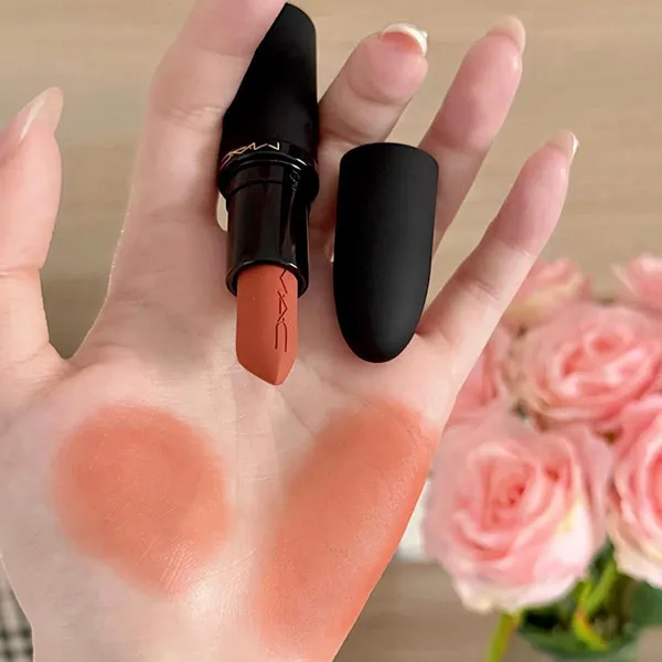 Son Mac Powder Kiss Hazy Matte Lipstick 909 Moving On Up Màu Cam Đất