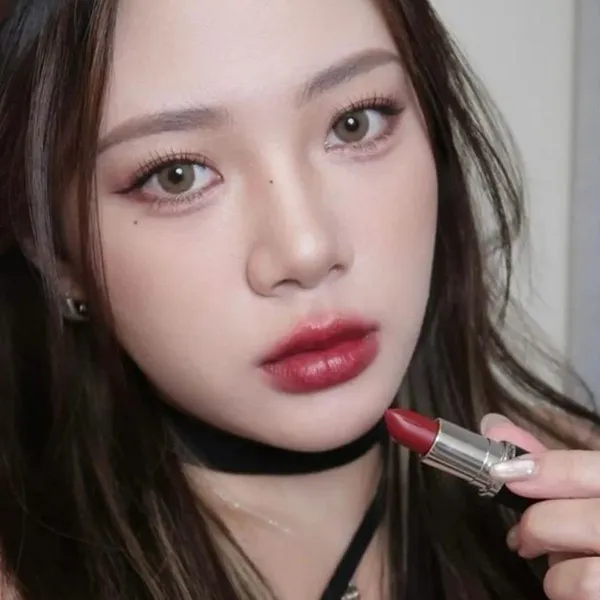 Son MAC Ximal Sleek Satin Lip 827 Dubonnet Màu Đỏ Mận