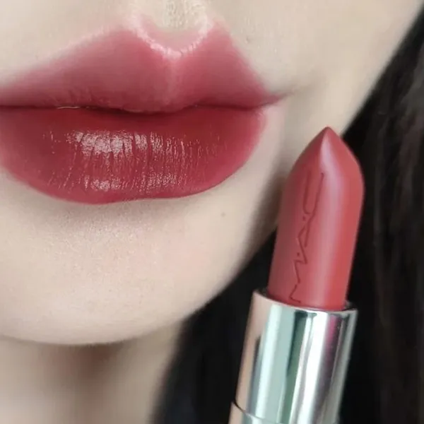 Son MAC Ximal Sleek Satin Lip 827 Dubonnet Màu Đỏ Mận