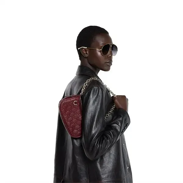 Túi Đeo Vai Nữ Gucci GG Emblem Mini Shoulder Bag Màu Đỏ