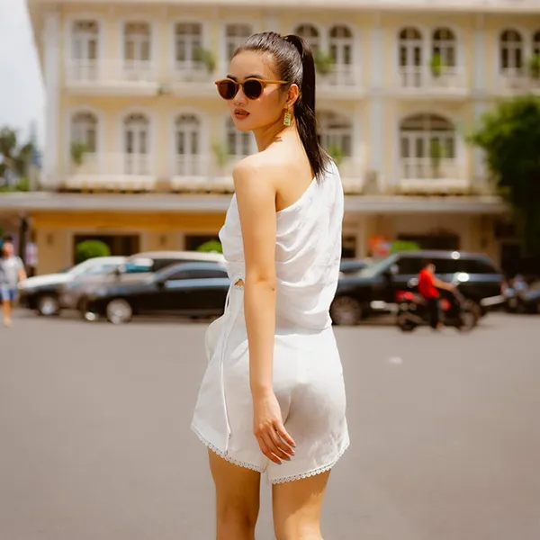 Áo Kiểu Lệch Vai Nữ F2 Fashion & Freedom Linen AK539-T-S-0822 Màu Trắng Size S