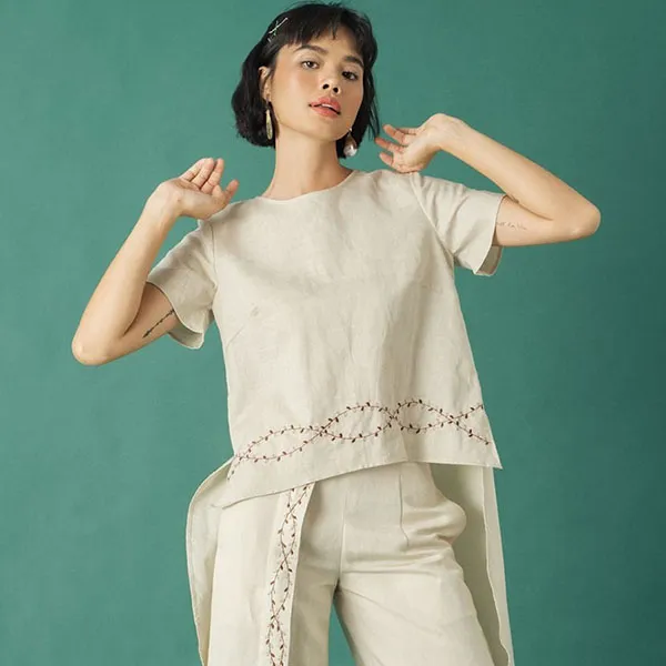 Áo Kiểu Nữ F2 Fashion & Freedom Becoming Discover AK456-K-S-0321 Màu Kem Size S