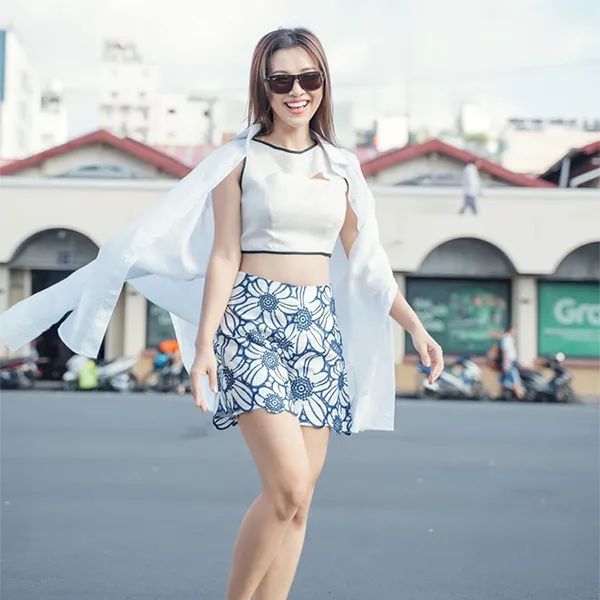 Áo Kiểu Nữ F2 Fashion & Freedom City Girl White Blouse With Black Trim AK555-TVD-S-0523 Màu Trắng - Đen Size S