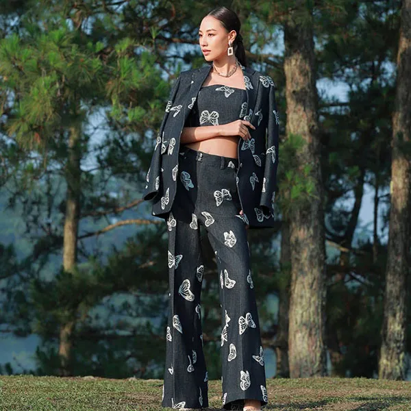 Áo Kiểu Nữ F2 Fashion & Freedom Into The Wood AK633-JHT-S-0524 Màu Xanh Jean Size S
