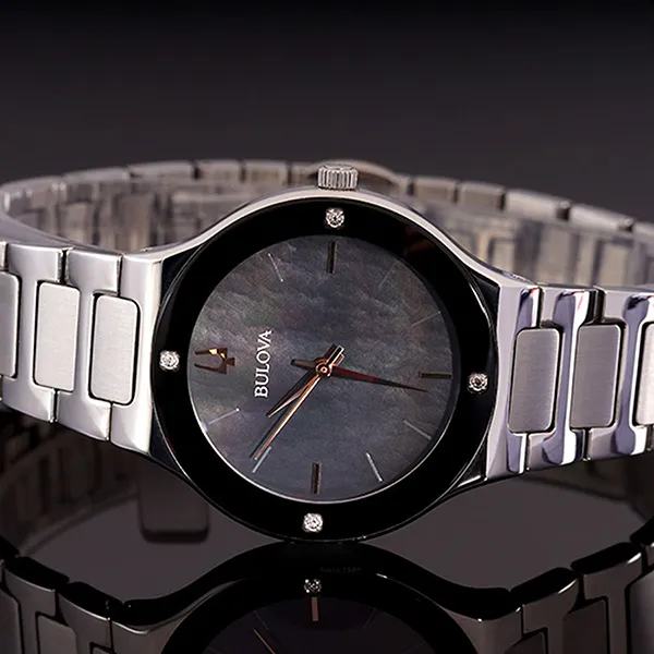 Đồng Hồ Nữ Bulova Quartz 96R231 32mm Màu Bạc