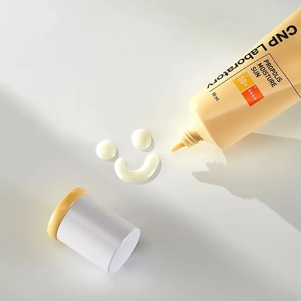 Kem Chống Nắng Keo Ong Hỗ Trợ Phục Hồi Và Cấp Ẩm Cho Da Khô CNP Propolis Moisture Sun SPF50+ PA++++ 50ml