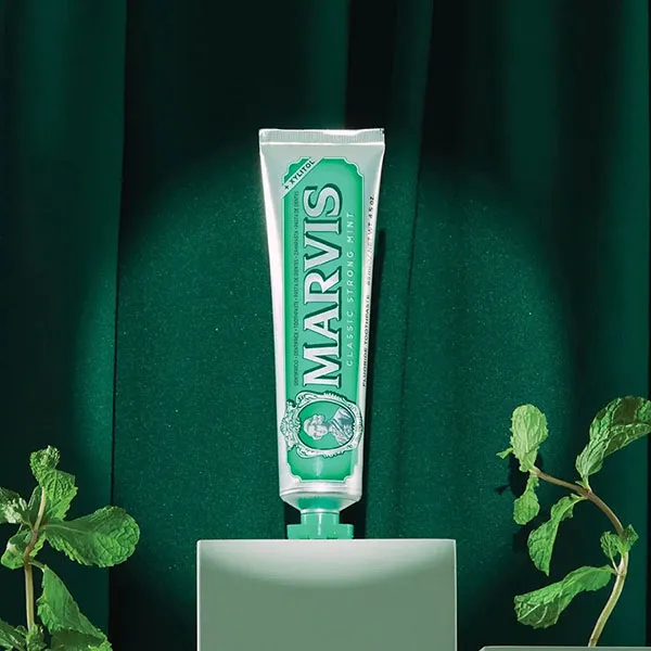 Kem Đánh Răng Marvis Classic Strong Mint 85ml
