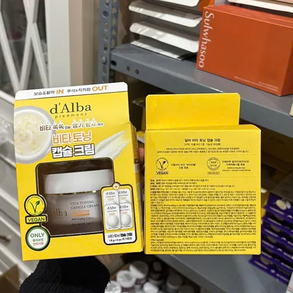 Kem Dưỡng Hỗ Trợ Trắng Da D'Alba Vita Toning Capsule Cream 55g (Tặng Kèm 4 Tép Tẩy Da Chết Mini 15gx4)
