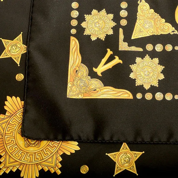 Khăn Nữ Versace Black & Gold Versace Signature Print 100% Silk Shawl Scarf Bandana Màu Đen Vàng