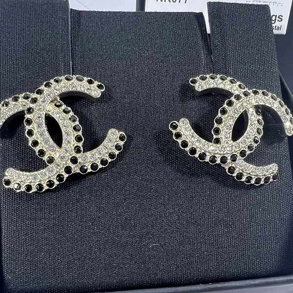 Khuyên Tai Nữ Chanel Studded Gold Earrings AB9144 B09007 Màu Vàng