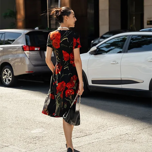 Váy Xòe F2 Fashion & Freedom Women's Black Brocade Dress With Red Floral Pattern A Symbol Of Freedom D580-DHD-S-0723 Màu Đen - Đỏ Size S