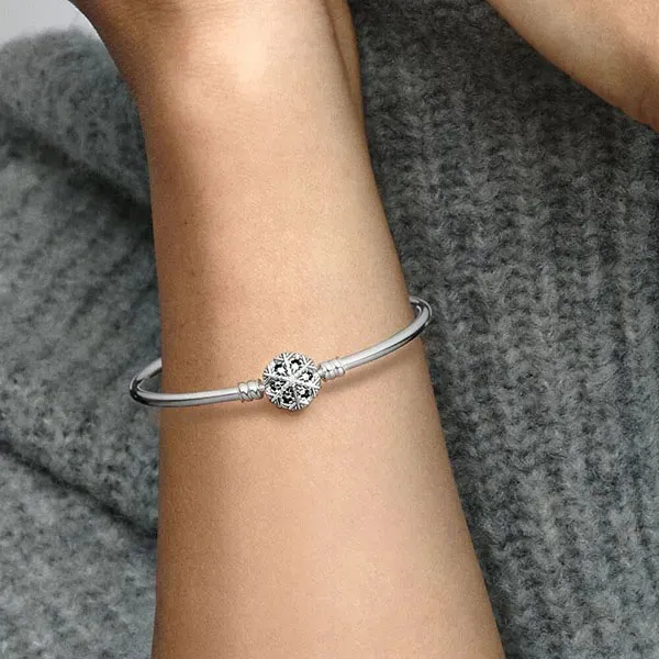 Set Vòng Tay Và Charm Pandora Moments Sparkling Snowflake Clasp Bangle Màu Bạc Xanh