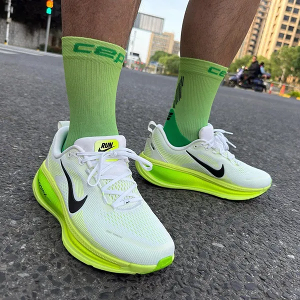 Giày Chạy Bộ Nam Nike VOMERO 18 HM6803-100 Size 7.5