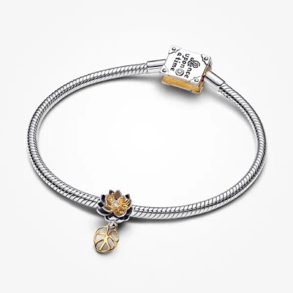 Hạt Vòng Charm Pandora x Disney Princess Tiana Lotus Flower Lab-grown Diamond Charm 764326C01 Màu Vàng