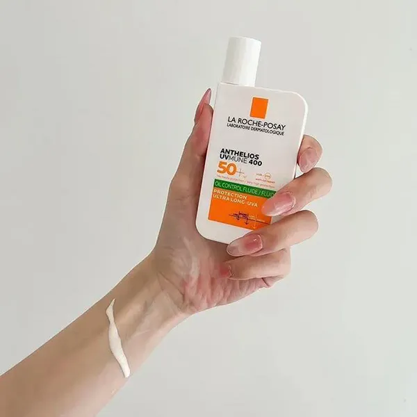 Kem Chống Nắng Dạng Sữa Cho Da Dầu La Roche-Posay Anthelios UVMune 400 Oil Control Fluid SPF50+ UVB + UVA 50ml