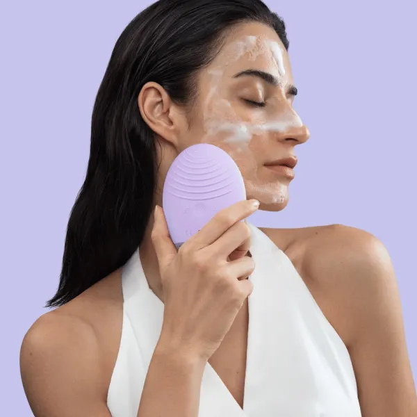 Máy Rửa Mặt Foreo Luna 4 Facial Cleansing Device Màu Tím Dành Cho Da Nhạy Cảm