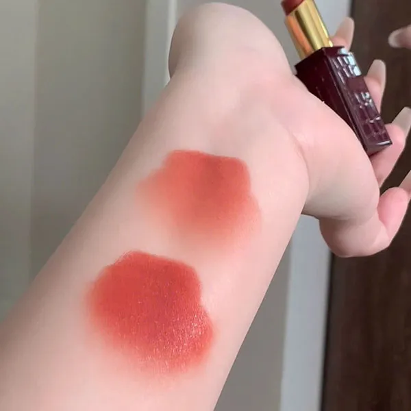 Son Lì Tom Ford Figue Lip Color Satin Matte 50 Adored Màu Đỏ Cam Cháy