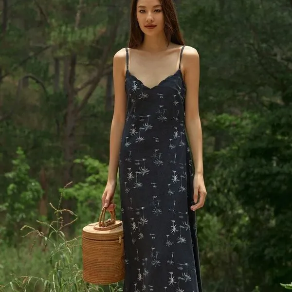 Váy Liền Nữ F2 Fashion & Freedom Blue Linen Dress With Into The Wood Pattern D803-XDHT-S-0524 Màu Xanh Đen Size S