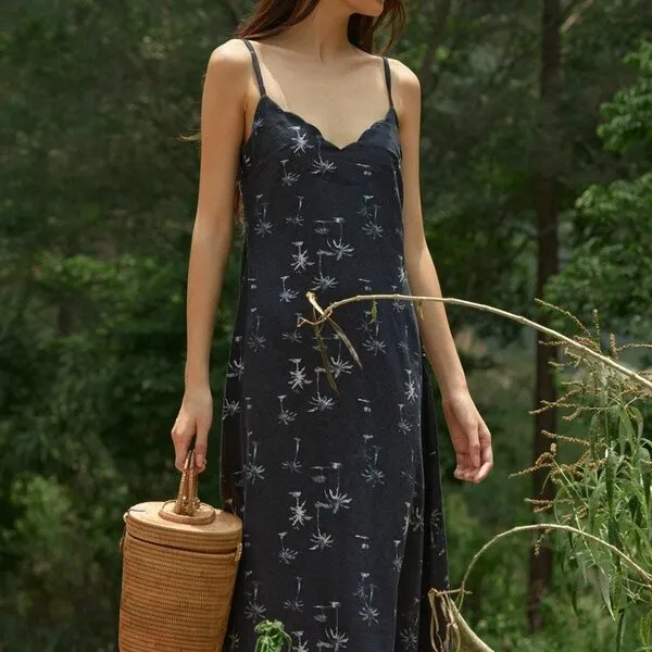 Váy Liền Nữ F2 Fashion & Freedom Blue Linen Dress With Into The Wood Pattern D803-XDHT-S-0524 Màu Xanh Đen Size S