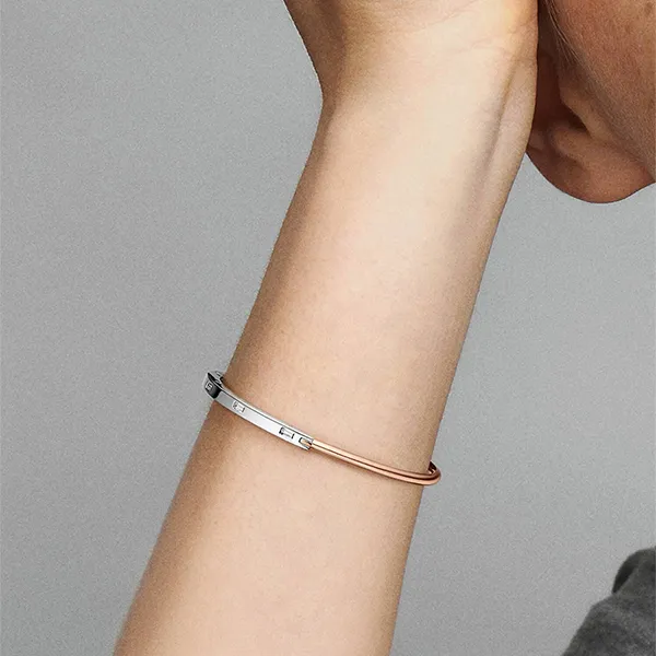Vòng Đeo Tay Nữ Pandora Signature Two Tone I-D Pavé Bangle 582740C01 Màu Bạc Vàng Size 17