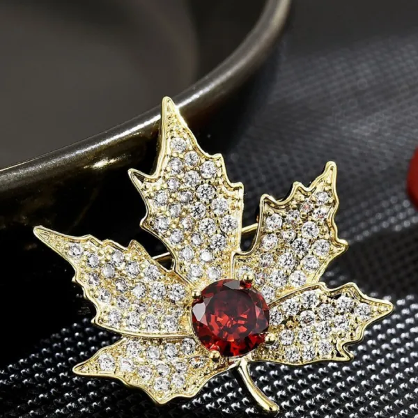 Cài Áo Nữ Meri Maple Leaf BR14 Màu Vàng