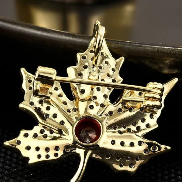 Cài Áo Nữ Meri Maple Leaf BR14 Màu Vàng
