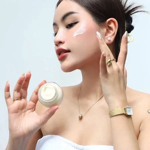 Kem Lót Dưỡng Ẩm Da Bobbi Brown Vitamin Enriched Face Base 15ml