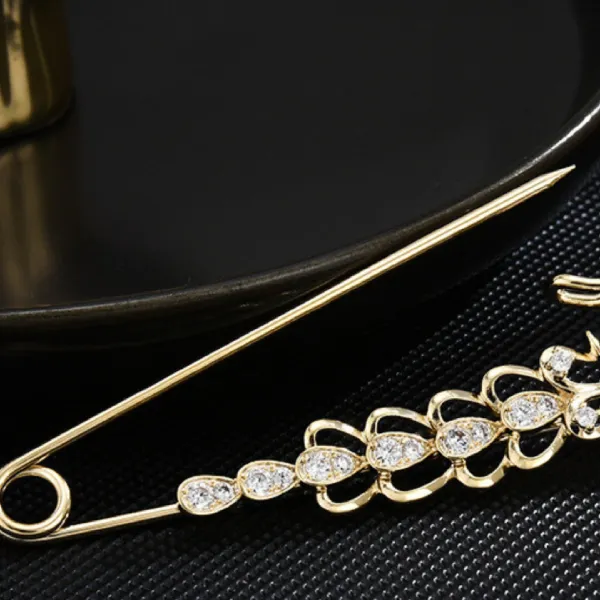 Kim Cài Áo Nữ Meri Peacock Charm BR16 Màu Vàng