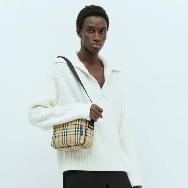 Túi Đeo Chéo Nam Burberry Paddy Crossbody Bag 8084111 A7026 Màu Beige
